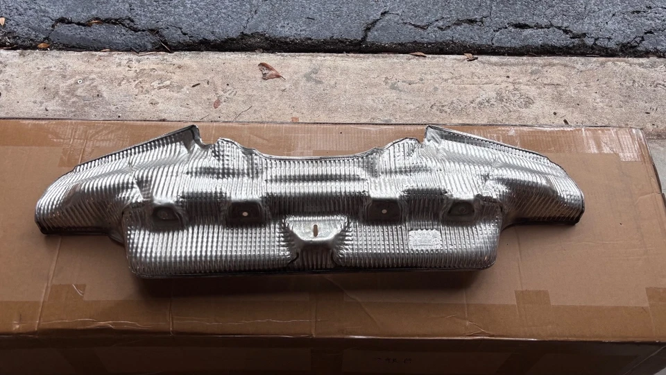 Cubierta de parachoques Porsche 718 Cayman/Boxster 2017-24 protector térmico, protección térmica Foto 1 de 3