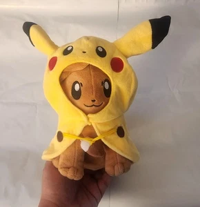 Pokemon Center Eevee Usando Capa Pikachu 9" Peluche Raro 2018 H1018 Raro Excelente - Imagen 1 de 7