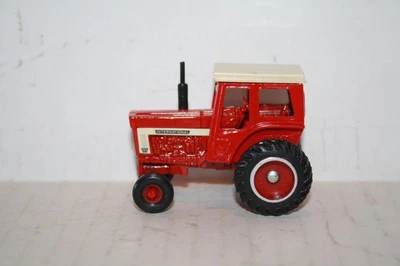 INTERNTIONAL 966 TRACTOR WITH CAB DIECAST-1/64-NICE-LOOSE-1991 ERTL - Image 1 of 4
