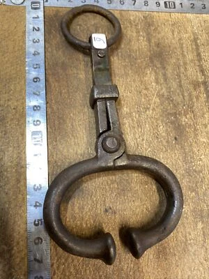 N. 6 outil  ANCIENNE MOUCHETTE A BOEUF - TAUREAU  AGRICOLE TIRE BOEUF pince nez - Photo 1/3