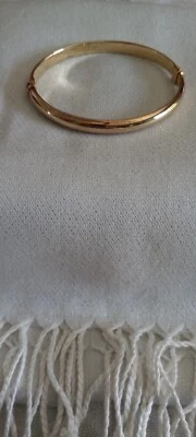 Veronese 18k 镀金纯银抛光椭圆形铰边手镯 7-8 — 第 1/4 张图片