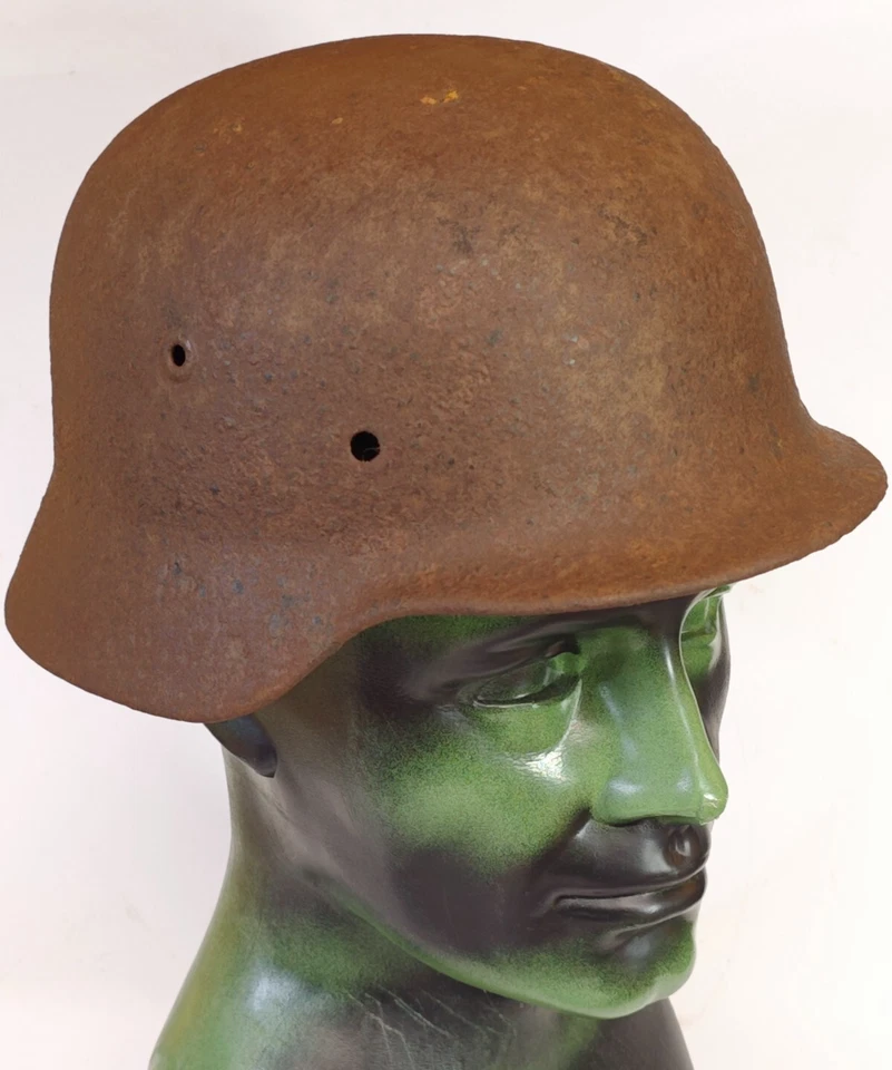Reliquia originale WW2 WWII tedesco M40 ELMETTO taglia 64 da fronte Kurland - Immagine 1 di 4