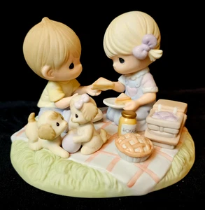 Precious Moments Life's A Picnic with My Honey Camping Hunde Schätzchen Neu im Karton - Bild 1 von 19