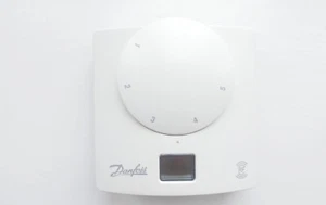Danfoss RET-B RF Elektronisches Raumthermostat 087N727000 - Bild 1 von 3