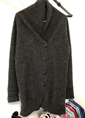 Suéter cárdigan con botones de lana gris Lauren Hansen — talla mediana Foto 1 de 4