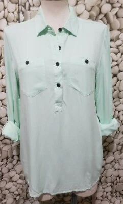 Top Magallanes Medio Rayón Verde Menta Medio Botón Pestaña Enrollable Manga Larga Bolsillos Foto 1 de 4