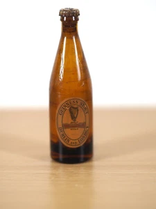 Vintage Sammlerstück Mini Bierflasche 86 mm Guinness Stout vor 1955 - Bild 1 von 5
