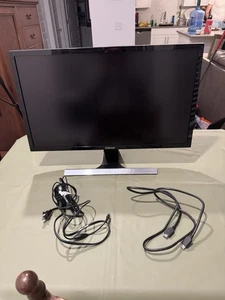 Samsung U28E590D 28-inch 4K UHD LED-Lit Computer Monitor w/Power & HDMI Cables - Picture 1 of 17