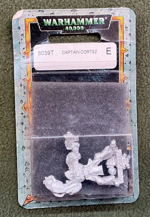 Warhammer 40K Space Marine Crimson Fists Captain Cortex Metal OOP Classic - Image 1 of 1