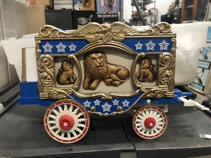Decantador De Colección Jim Beam Circus Wagon Leones Animales Difícil de Difícil de Difícil Raro - Imagen 1 de 7
