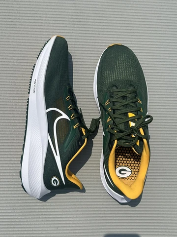 $140 Size 8.5 Nike Pegasus 39 NFL Green Bay Packers Green/Gold DR2044-300 Cover