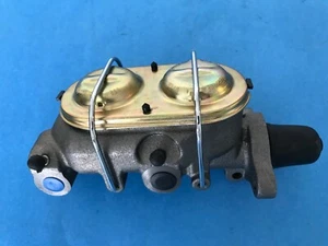 1973-1974 Corvette SS Sleeved Master Cylinder w/ Bleeders Non-Power - Foto 1 di 3