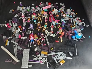 20 Minifigure Monster High Mega Blocks 3" e tanti extra e accessori - Foto 1 di 16