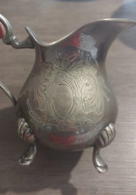 Verseuse, pot à lait, cruche en argenterie ancienne avec poinçons gravés - Photo 1/4
