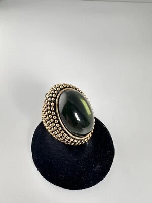 JewelMint Midnight Soiree Moda | Anillo de cóctel llamativo verde latón texturizado Foto 1 de 4