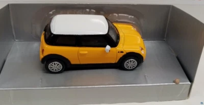 NEWRAY 1/43 - MINI COOPER GIALLO  CON TETTO BIANCO - Immagine 1 di 2