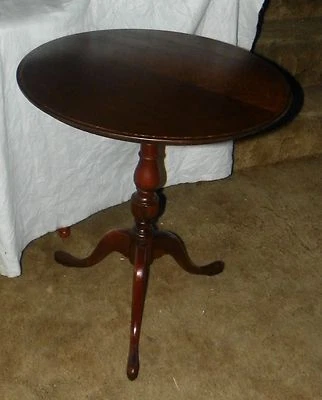 Mesa/lámpara de salón redonda de caoba con borde de hoja de oro de Imperial (PRT80) Foto 1 de 4