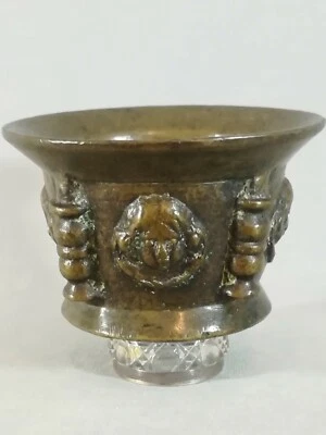 MORTIER EN BRONZE XVII-XVIIIÈME 4 CONTREFORTS BALUSTRES  ET 4 TÊTES DE CHÉRUBINS - Photo 1/4