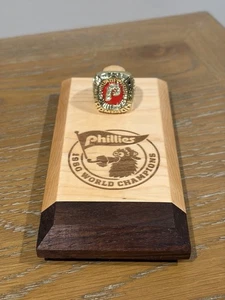 Philadelphia Phillies Replica 1980 World Series Ring And Handmade Maple Display - Bild 1 von 9
