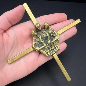 Croce da parete vintage tedesca bronzo anni 70 arte cristiana tre santi antica 14 cm - Foto 1 di 8