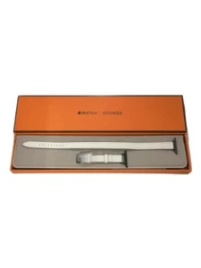Bracelet Hermès Apple Watch en cuir blanc double tour - Photo 1 sur 3