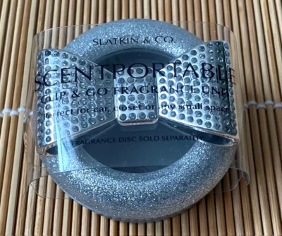 Clip de visera portátil perfumado Bath & Body Works soporte de fragancia de coche brillo plateado Foto 1 de 3