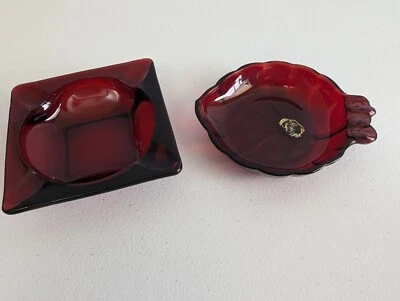 2 Vintage Ashtrays Anchor Hocking Royal Ruby Red Royal Square 4.5" & Leaf Shape - Image 1 of 4