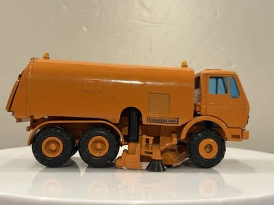 Conrad No. 3042 Mercedes Benz Schorling Street Sweeper предложение 1:50 - Изображение 1 из 4