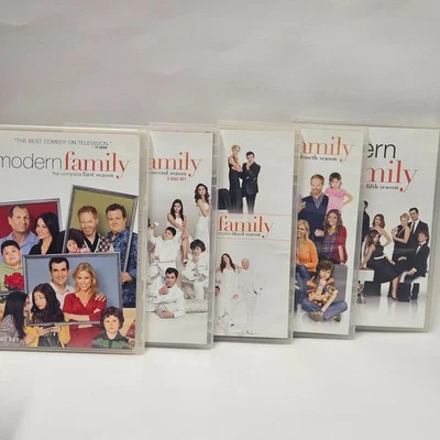 Modern Family Seasons 1-5 DVD Lot Comedy ABC Ed O'Neill VG+ Tested Region 1 Foto 1 de 4