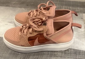 Nike rosa Low-Top Sneaker Damengröße 8 stilvoll Freizeit Schnürschuhe Retro-Look - Bild 1 von 7