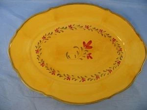 Demdaco Bienvenue Piatto da portata ovale giallo + fiore rosso 17,5" 2003 condizioni Nuovo - Foto 1 di 9
