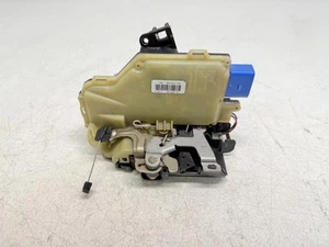 P50630 2003-2010 Porsche Cayenne cerradura puerta delantera pestillo actuador lado pasajero - Imagen 1 de 6