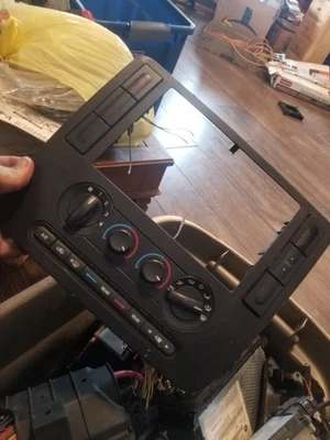 Ford Freestar 2004-07 calefacción aire acondicionado control de temperatura bisel embellecedor caja A Foto 1 de 4