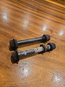 95-04 Toyota Tacoma T100 4x4 Rear Leaf Spring Bolts OEM P8282b73 - Picture 1 of 1