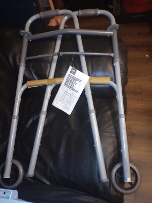 Andador plegable de 2 botones Medline (MDS86410W54B) Foto 1 de 4