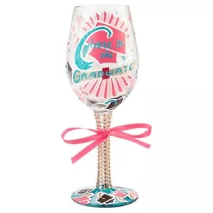 Bicchiere da vino Lolita Love My Wine "Cheers to the Graduate" dipinto a mano - Nuovo con scatola - Foto 1 di 1