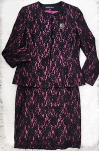 Tuta blazer Albert Nipon Fushia rosa con pizzo nero sovrapposizione peplo gonna taglia 10 - Foto 1 di 16