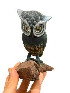 Handgeschnitzte & bemalte Holz Eule Figur Skulptur auf Baumstumpf Volkskunst grün - Bild 1 von 13