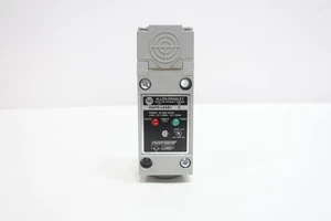 Allen Bradley 802PR-LBAB1 Inductive Proximity Sensor 20-250v-ac/v-dc - Picture 1 of 5