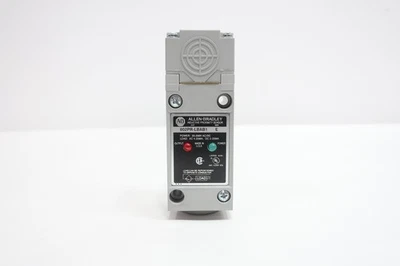 Allen Bradley 802PR-LBAB1 Inductive Proximity Sensor 20-250v-ac/v-dc - Image 1 of 4