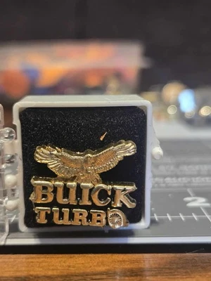 Pin de solapa Buick Eagle vintage años 70 Foto 1 de 3