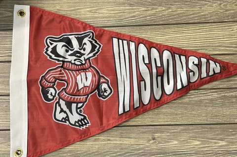 Spirit Products Wisconsin Badgers Reverse Knit 24” Polyester Pennant NCAA NWT Cover
