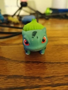 Detektiv Pikachu Bulbasaur Figur Spielzeug Pokemon WCT 2019 Nintendo 2" - Bild 1 von 6