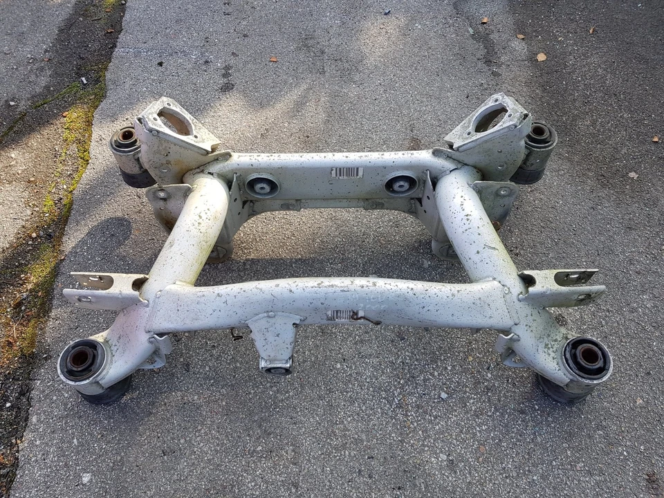 ✅✅ BMW 5 Série Touring E39 Essieu Arrière Suspension Support Berceau 1097250 FS - Photo 1/1