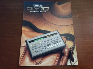 YAMAHA QY10 RARA VINTAGE BROCHURE CATALOGO 1990 - DA COLLEZIONE - Foto 1 di 1