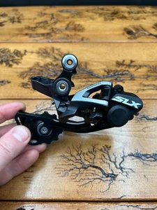 DERAGLIATORE POSTERIORE SHIMANO SLX RD-M675 10 VELOCITÀ - Foto 1 di 3