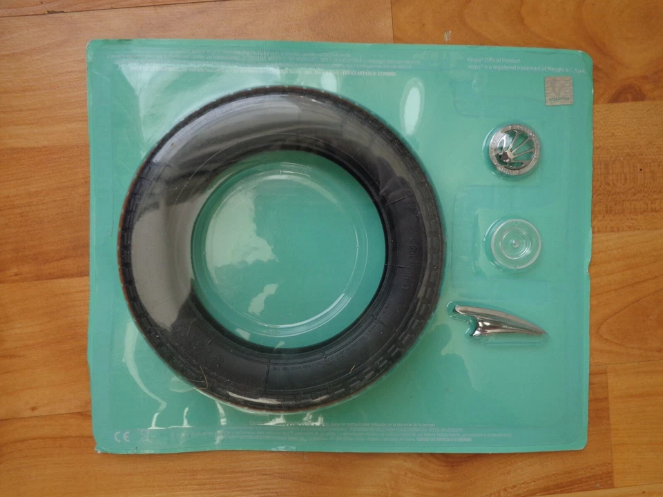 1/3 DEAGOSTINI BUILD 1956 VESPA GS 150 SCOOTER #3 FRONT TYRE + HORN GRILLE &BODY - Image 1 of 1