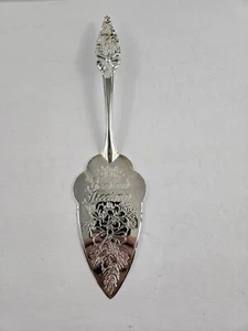 Avon Season’s Greetings Pie Server with Christmas Tree Handle Silver Plated - Picture 1 of 6