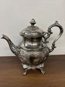 Tetera de colección John Batt & Co Sheffield perseguida a mano floral y pergamino plateada - Imagen 1 de 19