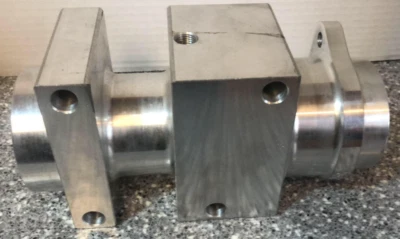 Porta-eixo traseiro NOS tarugo forjado 04 08 Suzuki Quadsport Z400 LTZ 400 LTZ400 - Imagem 1 de 4